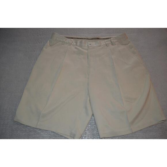 37824 Tommy Bahama Hawaiian Shorts Coconut Buttons Light Tan Silk Size 38 Mens - Picture 2 of 9